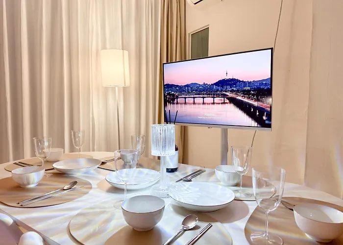 Apartament #무료짐보관 #3룸 #침대5개 #루프탑 #한강 #당산역5분 #홍대 #합정 #공항버스 #16평 #단체 #301호 *