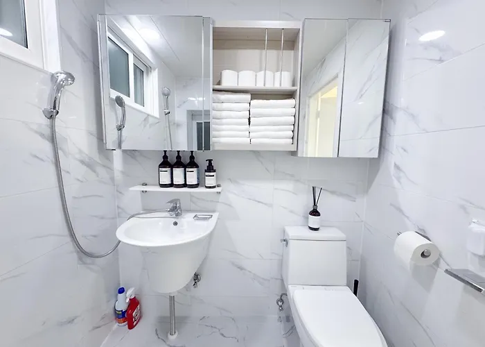 Apartament #무료짐보관 #3룸 #침대5개 #루프탑 #한강 #당산역5분 #홍대 #합정 #공항버스 #16평 #단체 #301호